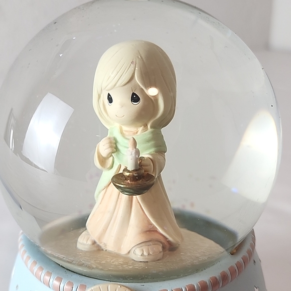 2008 Precious Moments musical snow globe - Picture 3 of 7